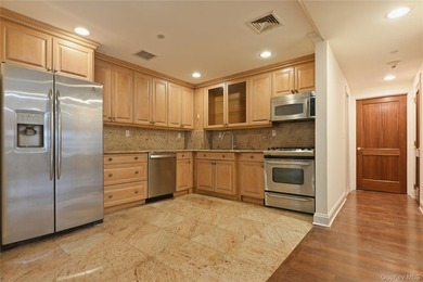 Welcome to this spacious 2-bedroom, 2.5-bathroom condominium - photo 13