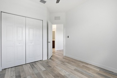 Move-In Ready Lakefront Townhome Minutes from Nova & FLL - photo 13