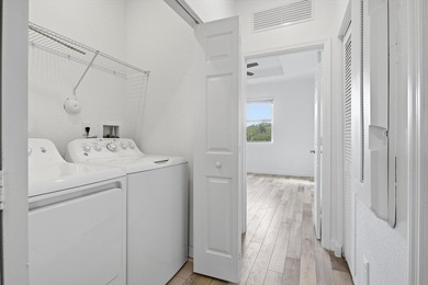 Move-In Ready Lakefront Townhome Minutes from Nova & FLL - photo 14