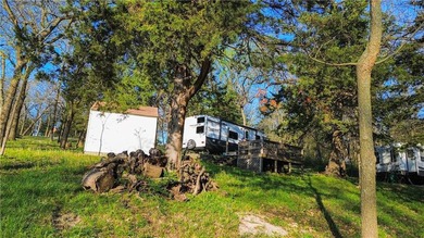 Enjoy lake living at its best with this ready-to-go waterfront - photo 16