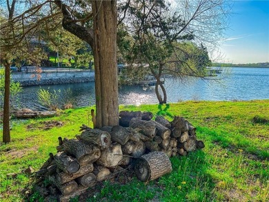 Enjoy lake living at its best with this ready-to-go waterfront - photo 19