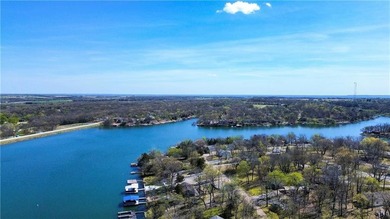 Enjoy lake living at its best with this ready-to-go waterfront - photo 22