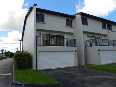 Kendale Lakes Area Townhome/Townhouse Sale Pending in Miami Florida