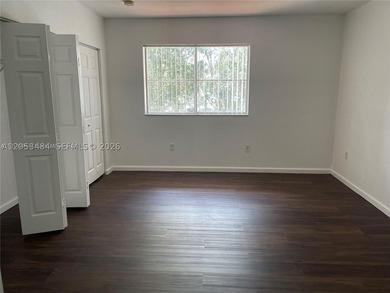 Beautiful and well-maintained 2BR/2.5BA townhome in the gated - photo 13