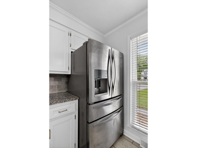 Tucked away on a charming and tranquil cul-de-sac in the coveted - photo 17