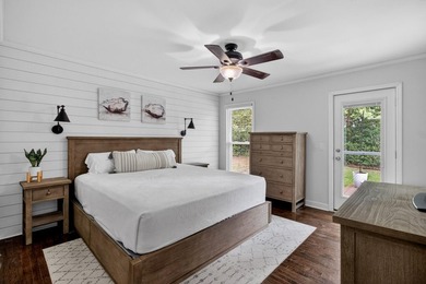 Tucked away on a charming and tranquil cul-de-sac in the coveted - photo 18