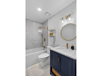 Tucked away on a charming and tranquil cul-de-sac in the coveted - photo 21