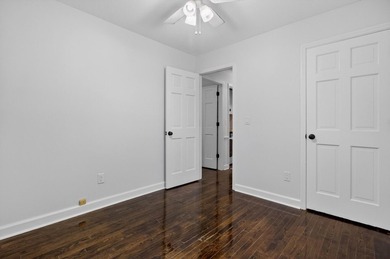 Tucked away on a charming and tranquil cul-de-sac in the coveted - photo 22