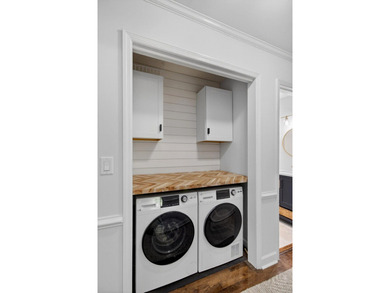 Tucked away on a charming and tranquil cul-de-sac in the coveted - photo 24