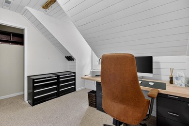 Tucked away on a charming and tranquil cul-de-sac in the coveted - photo 27