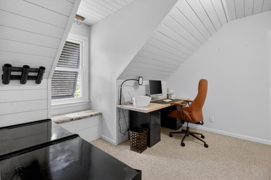 Tucked away on a charming and tranquil cul-de-sac in the coveted - photo 28