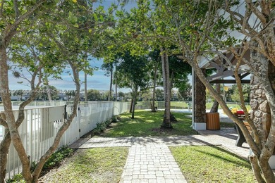 Beautiful and well-maintained 2BR/2.5BA townhome in the gated - photo 28