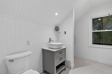 Tucked away on a charming and tranquil cul-de-sac in the coveted - photo 33