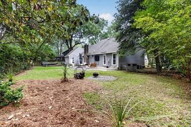 Tucked away on a charming and tranquil cul-de-sac in the coveted - photo 38