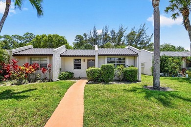 Discover easy Florida living in this beautifully updated 2BR/2BA - photo 2