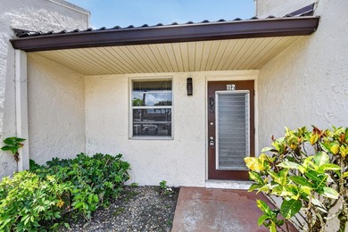 Discover easy Florida living in this beautifully updated 2BR/2BA - photo 4