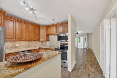 Discover easy Florida living in this beautifully updated 2BR/2BA - photo 8