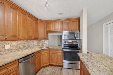Discover easy Florida living in this beautifully updated 2BR/2BA - photo 9