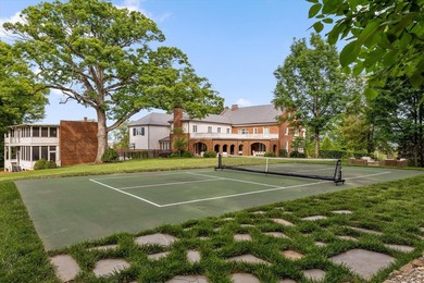 Tucked gracefully into the heart of Riverview, Oak Hill Estate - photo 4