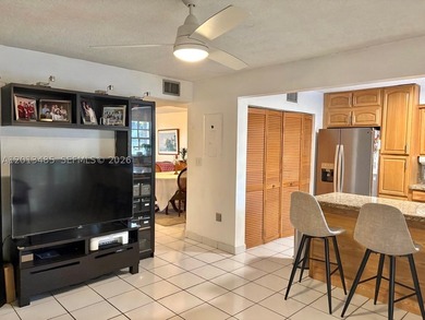 Spacious 3-bedroom, 2.5-bathroom townhouse, conveniently located - photo 12