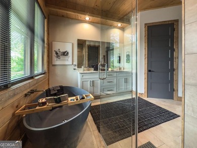Welcome to Oakwood Estates, a bespoke mountain estate where - photo 18