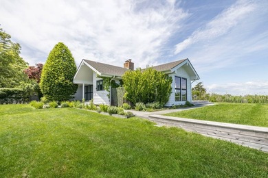 Where sweeping views over Three Mile Harbor meet the quiet charm - photo 22