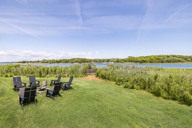 Where sweeping views over Three Mile Harbor meet the quiet charm - photo 25