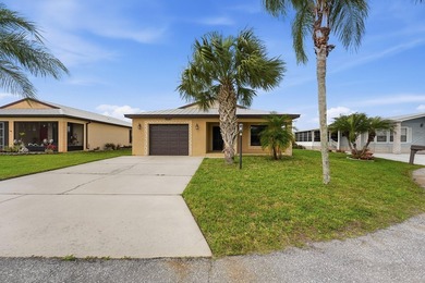 Welcome home to this pristine 2BR/2BA fully furnished residence - photo 27