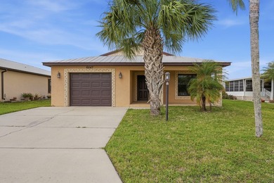Welcome home to this pristine 2BR/2BA fully furnished residence - photo 28