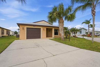 Welcome home to this pristine 2BR/2BA fully furnished residence - photo 29