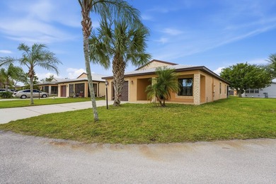 Welcome home to this pristine 2BR/2BA fully furnished residence - photo 30