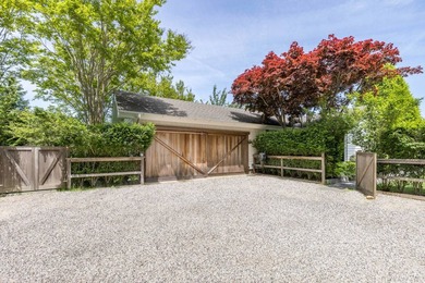 Where sweeping views over Three Mile Harbor meet the quiet charm - photo 31