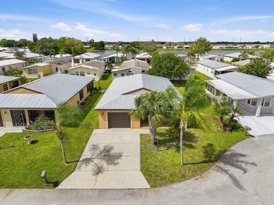 Welcome home to this pristine 2BR/2BA fully furnished residence - photo 31