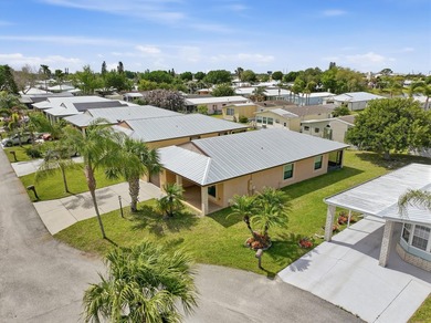 Welcome home to this pristine 2BR/2BA fully furnished residence - photo 32