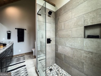 Welcome to Oakwood Estates, a bespoke mountain estate where - photo 34