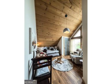 Welcome to Oakwood Estates, a bespoke mountain estate where - photo 35