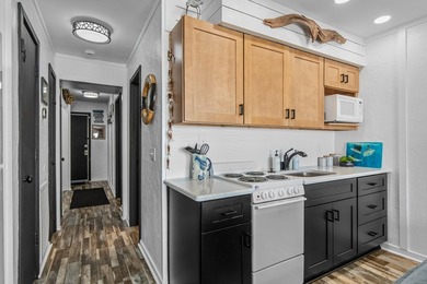 Location -Location-Location! A Bldg. Top Floor Penthouse - photo 36