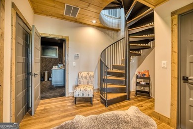 Welcome to Oakwood Estates, a bespoke mountain estate where - photo 42