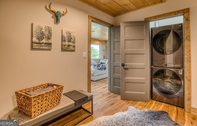 Welcome to Oakwood Estates, a bespoke mountain estate where - photo 48