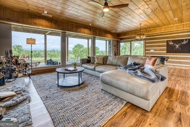 Welcome to Oakwood Estates, a bespoke mountain estate where - photo 49