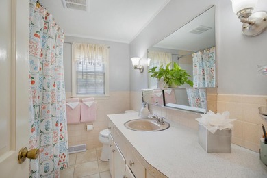 Welcome to 11 Gate Way in prestigious Gate Way Isles, where the - photo 15