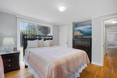 Welcome to 11 Gate Way in prestigious Gate Way Isles, where the - photo 17