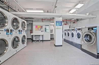 THIS UNIT HAS A SPECTACULAR VIEW OF THE CITY SKYLINE, LOCATED IN - photo 3
