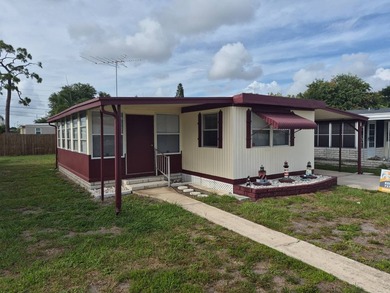 PRICED TO SELL FAST - SPACIOUS 1970 MOBILE HOME WITH FLORIDA - photo 1