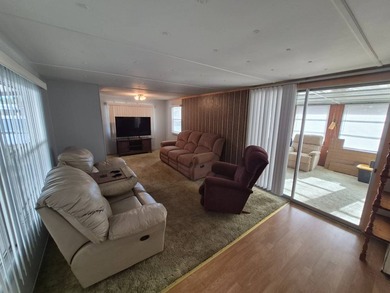 PRICED TO SELL FAST - SPACIOUS 1970 MOBILE HOME WITH FLORIDA - photo 3