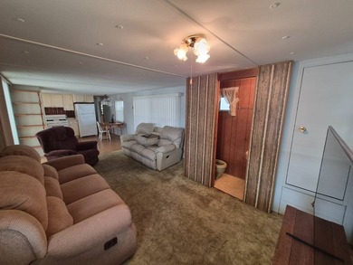 PRICED TO SELL FAST - SPACIOUS 1970 MOBILE HOME WITH FLORIDA - photo 5