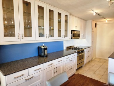Rare find, Luxury High Rise Bldg . Gorgeous SE Water View - photo 1