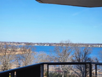Rare find, Luxury High Rise Bldg . Gorgeous SE Water View - photo 9