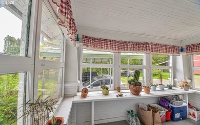 Fabulous intact charm! Wood floors under carpet. Leaded glass - photo 11