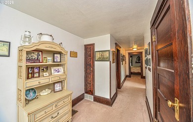 Fabulous intact charm! Wood floors under carpet. Leaded glass - photo 16
